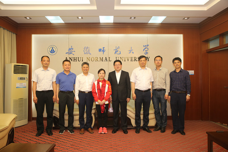 奥运冠军邓琳琳与师大学子共话青春